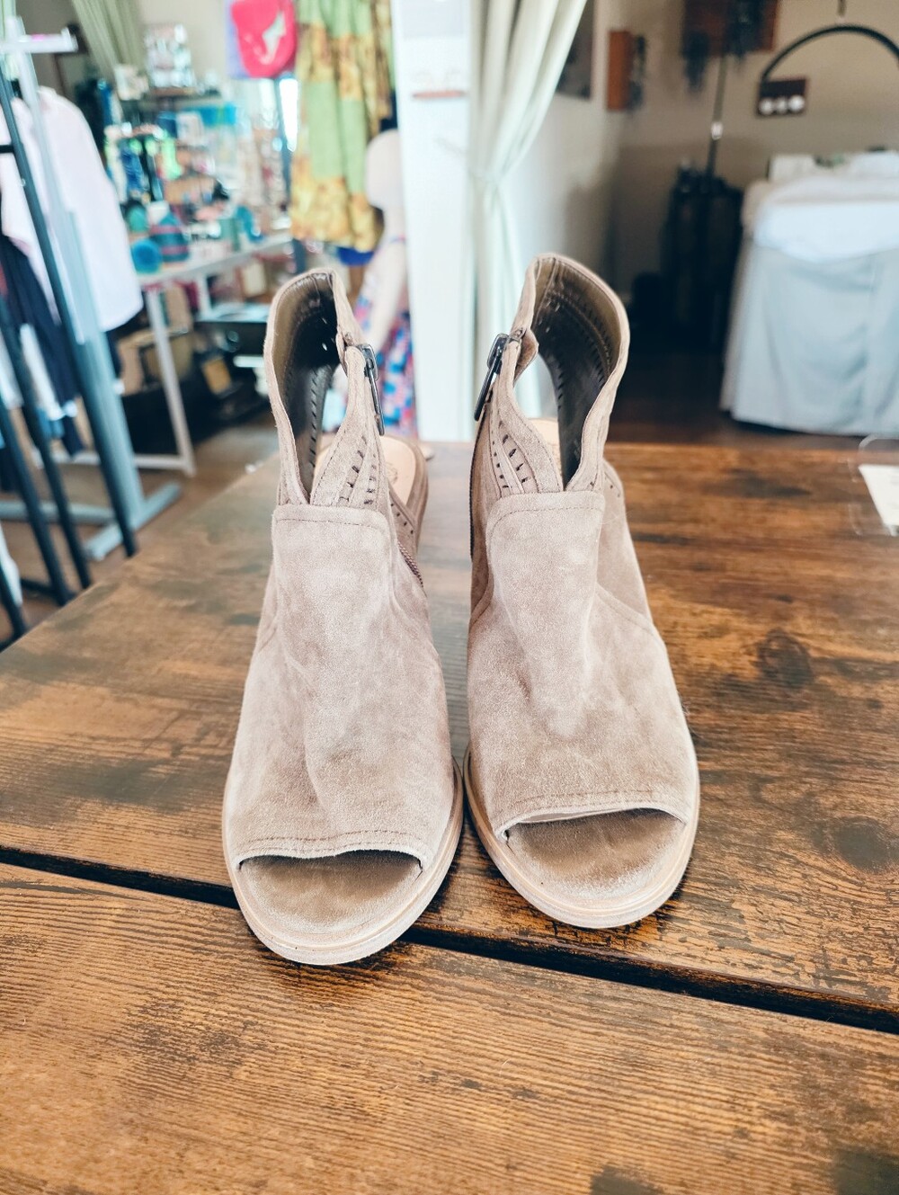 Vince Camuto Taupe Suede Leather Peep Toe Booties Heels Size 7.5 - Picture 2 of 8